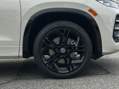 New 2026 Volkswagen Tiguan SE R-Line image 8