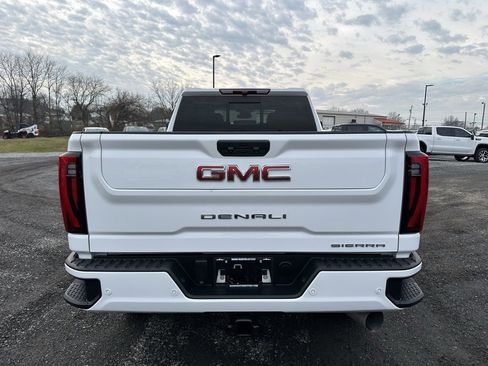 Used 2024 GMC Sierra 2500 Denali image 6