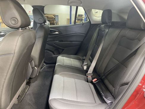 Certified 2025 Chevrolet Trax LT w/ Driver Confidence Package FWD image 26