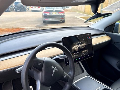 Used 2022 Tesla Model Y Performance image 26