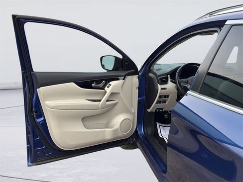 Used 2021 Nissan Rogue Sport SV image 20