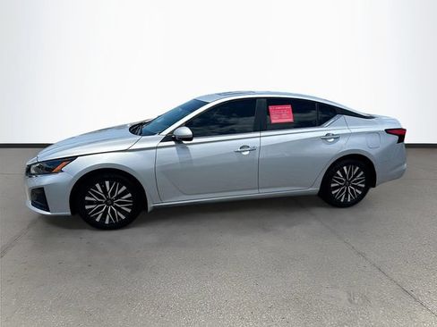 Certified 2024 Nissan Altima 2.5 SV w/ SV Premium Package FWD image 4