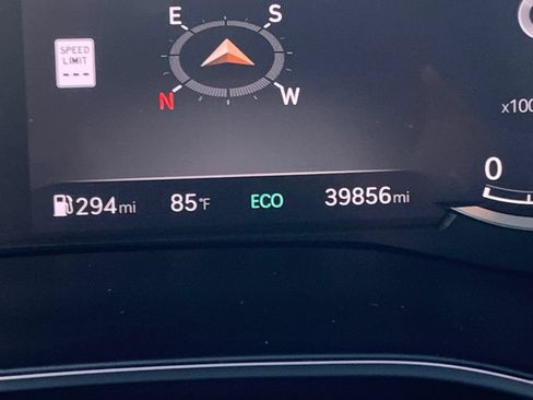 Used 2025 Genesis G70 2.5T AWD/4WD image 10