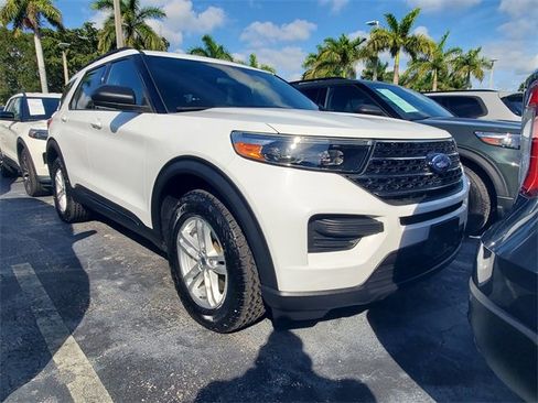 Used 2020 Ford Explorer XLT image 2