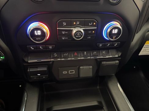 Used 2023 GMC Sierra 2500 AT4 AWD/4WD image 23