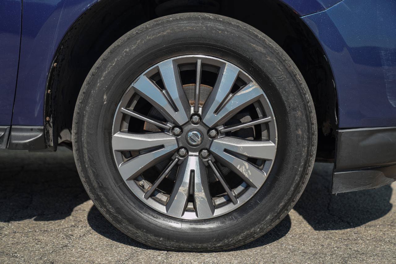 Used 2018 Nissan Pathfinder S AWD/4WD image 9