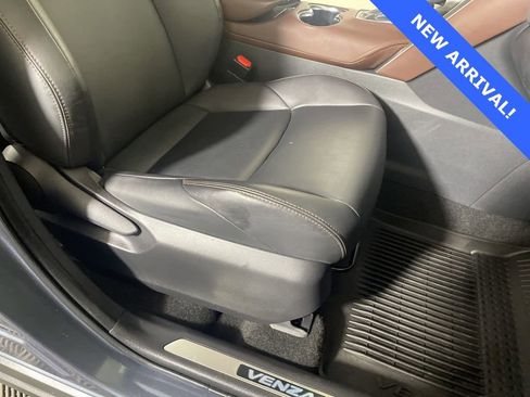 Used 2023 Toyota Venza XLE AWD/4WD image 23