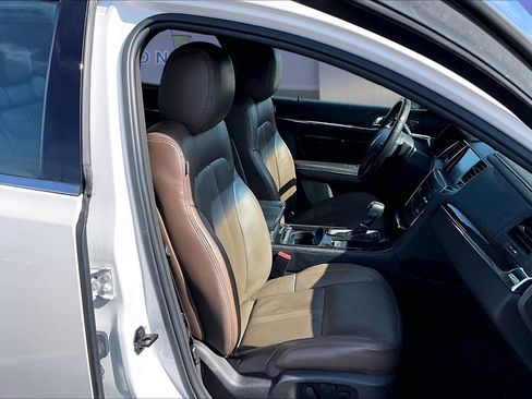 Used 2013 Lincoln MKS AWD image 29