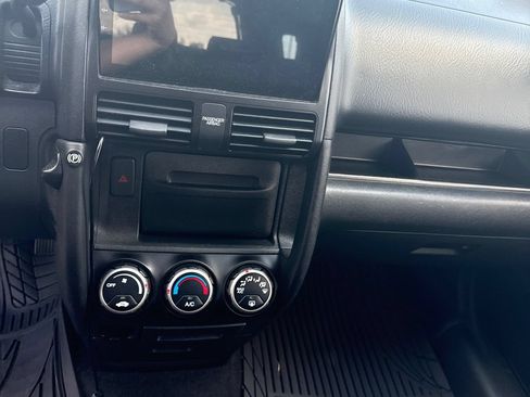 Used 2005 Honda CR-V LX image 13