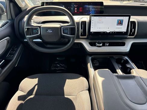 Certified 2025 Ford Expedition Active image 16