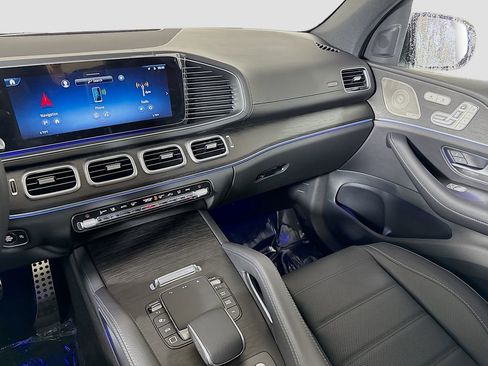 Used 2026 Mercedes-Benz GLS 450 4MATIC image 25