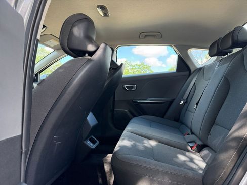 Used 2025 Kia K4 FWD image 28