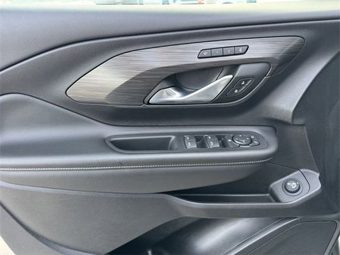 Used 2024 GMC Terrain SLT image 15