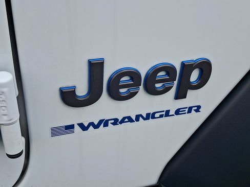 Used 2023 Jeep Wrangler Unlimited w/ Sun & Screen Package AWD/4WD image 30