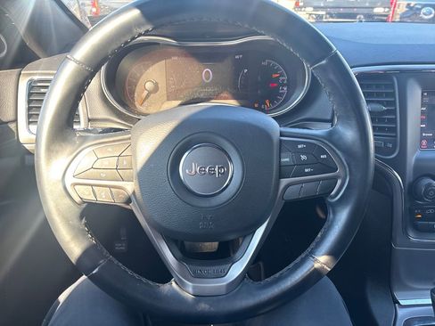 Used 2021 Jeep Grand Cherokee Laredo image 11