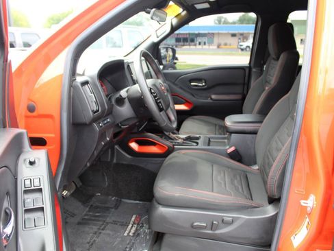 Used 2025 Nissan Frontier PRO-4X AWD/4WD image 9