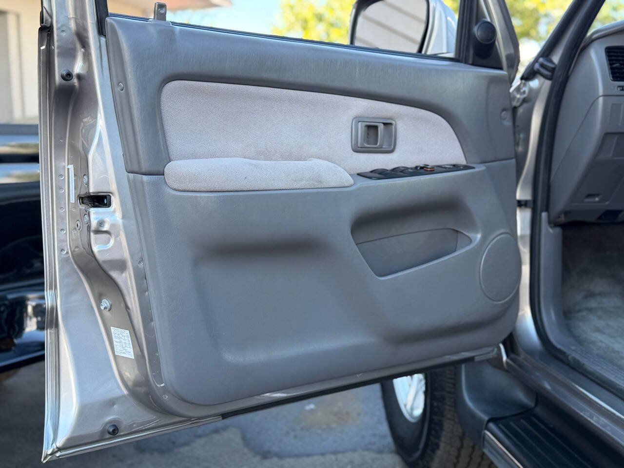 Used 2002 Toyota 4Runner SR5 AWD/4WD image 73