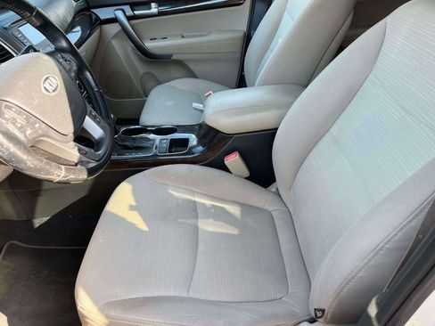 Used 2014 Kia Sorento LX image 5