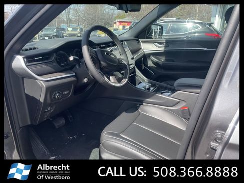 New 2026 Jeep Grand Cherokee L Limited w/ Luxury Tech Group II AWD/4WD image 9