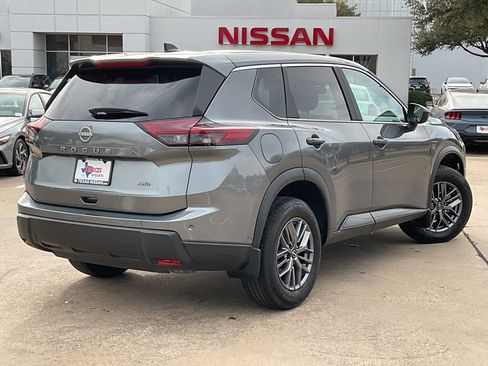 Used 2025 Nissan Rogue S image 5