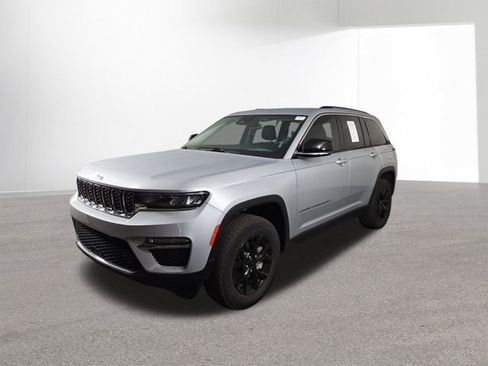 Used 2022 Jeep Grand Cherokee Limited image 2