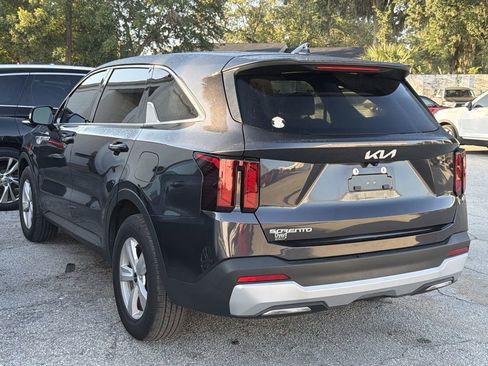 Used 2025 Kia Sorento LX FWD image 5