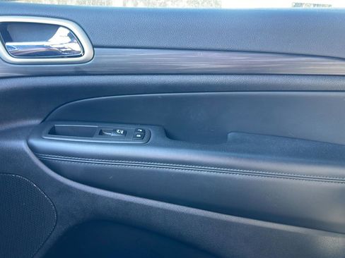 Used 2022 Jeep Grand Cherokee Laredo X image 21