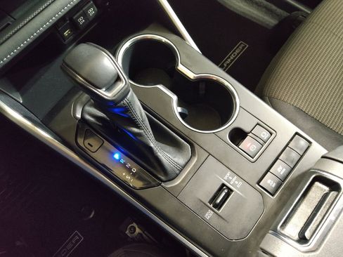 Used 2021 Toyota Highlander LE image 26