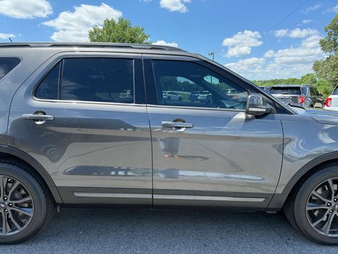 Used 2018 Ford Explorer XLT w/ Equipment Group 202A FWD image 39