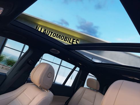 Used 2024 Mercedes-Benz GLS 450 4MATIC image 26