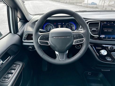 New 2027 Chrysler Pacifica LX FWD image 28