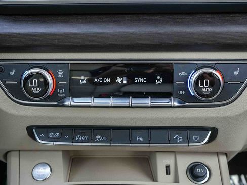 Used 2023 Audi Q5 2.0T Premium w/ Convenience Package image 18