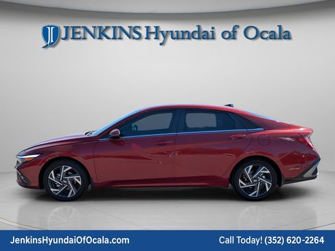 Used 2025 Hyundai Elantra Limited image 6