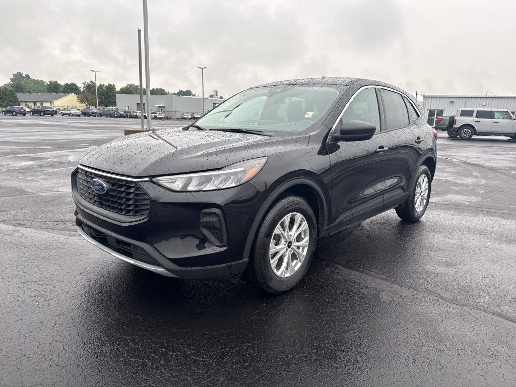 Used 2023 Ford Escape Active AWD/4WD image 4