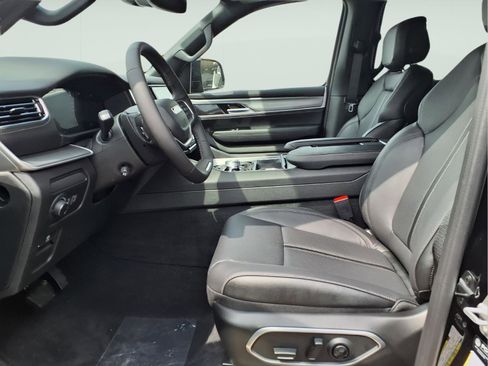 New 2026 Jeep Grand Wagoneer Limited AWD/4WD image 10