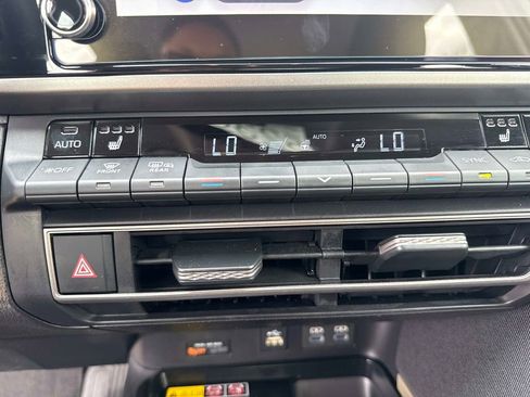 Used 2025 Toyota Camry LE w/ Convenience Package image 21