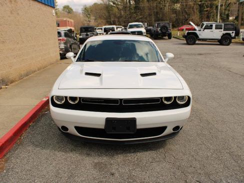 Used 2018 Dodge Challenger SXT image 2