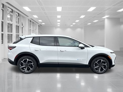 New 2026 Chevrolet Equinox EV LT image 4