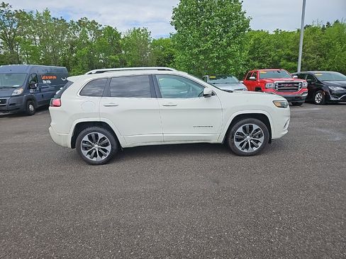 Used 2019 Jeep Cherokee Overland w/ Technology Group AWD/4WD image 8