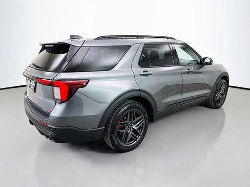 Used 2025 Ford Explorer ST image 7