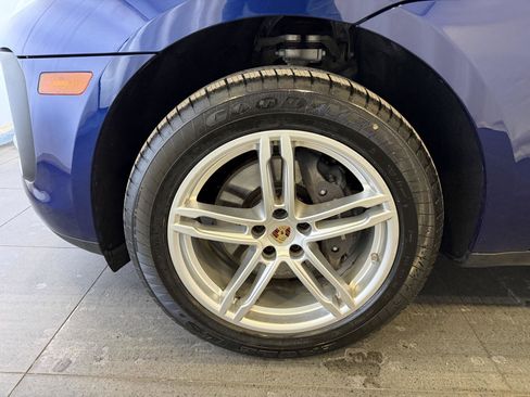 Certified 2024 Porsche Macan image 10