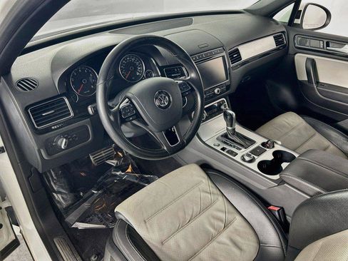 Used 2017 Volkswagen Touareg Wolfsburg Edition AWD/4WD image 9