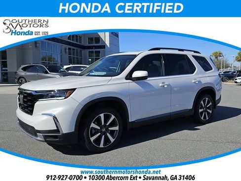 Used 2025 Honda Pilot Touring image 1