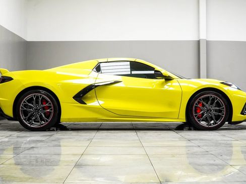 Used 2023 Chevrolet Corvette Stingray Premium Conv w/ Z51 Performance Package RWD image 6