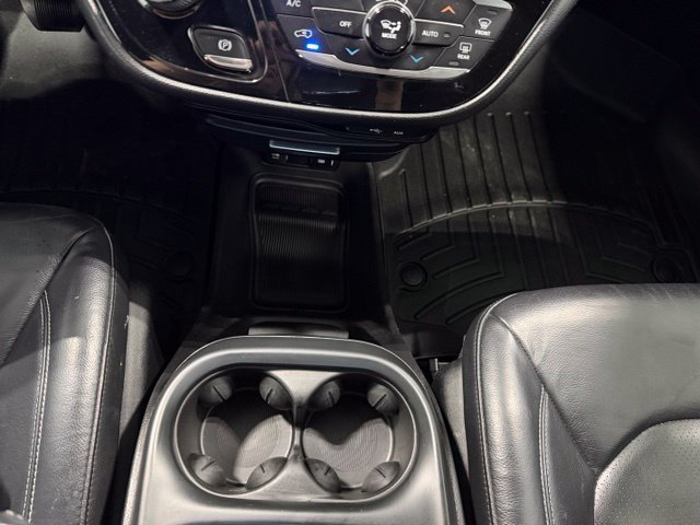 Used 2018 Chrysler Pacifica Touring-L w/ Premium Audio Group FWD image 19