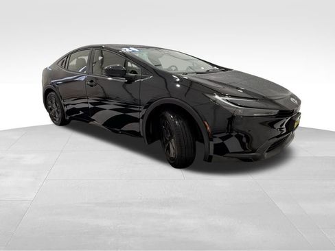 Used 2024 Toyota Prius LE image 6