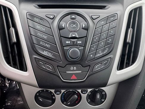 Used 2014 Ford Focus SE w/ SE Winter Package FWD image 16