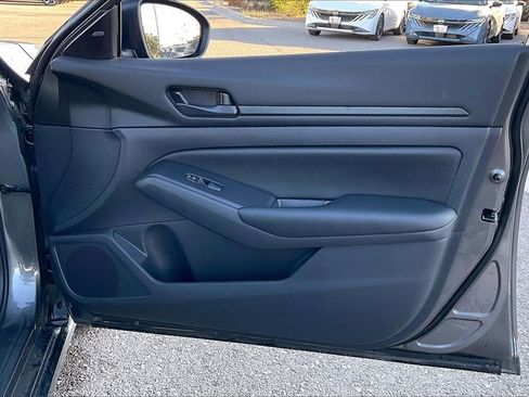 Used 2025 Nissan Altima 2.5 S image 22