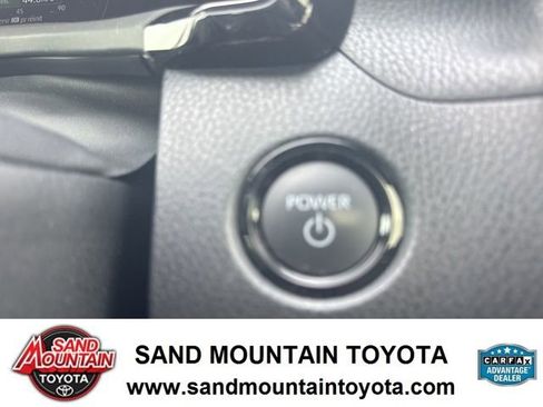 Used 2025 Toyota Camry SE w/ Convenience Package image 19
