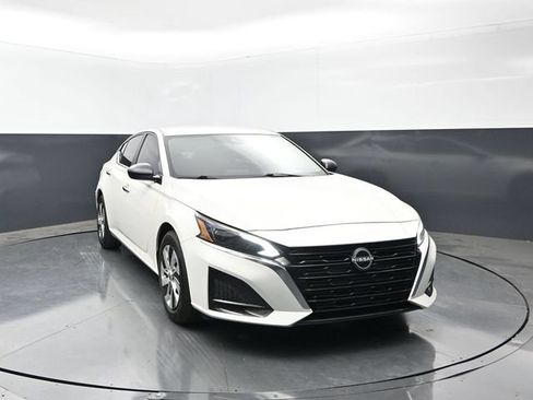Used 2025 Nissan Altima 2.5 S FWD image 5